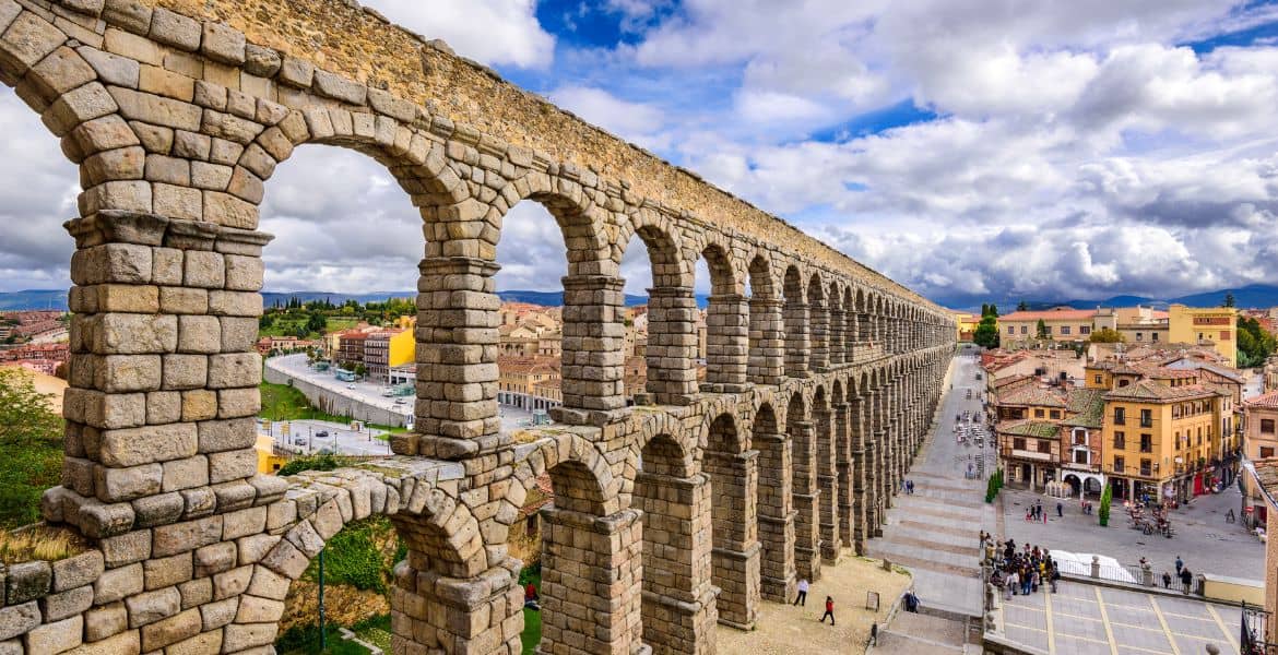 Acueducto romano en Madrid Río, patrimonio histórico y turismo cultural en Madrid.